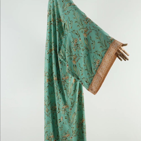 “Charlotte” Maisie Kimono - Picture 7 of 16